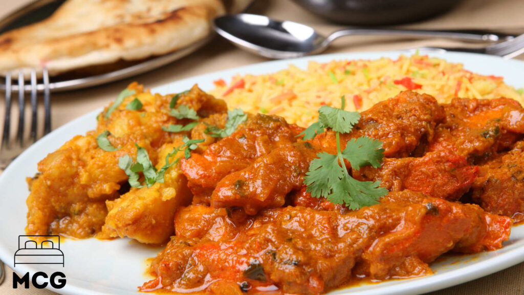 picture of a vindaloo curry on a plate